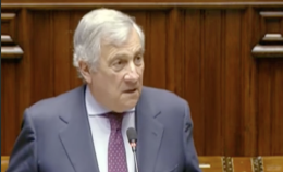 &laquo;Il diritto internazionale vale&hellip; fino a un certo punto&raquo;: Tajani, la frase che incendia il Parlamento (VIDEO)