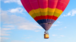 Giro in mongolfiera alla Fiera di Primavera di Leini: la citt&agrave; vista dall&rsquo;alto