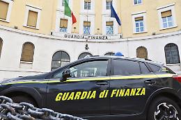 Truffa milionaria sui fondi pubblici: sequestri per 1,9 milioni tra ville, conti correnti e auto di lusso