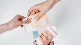 Venaria Reale, un aiuto concreto contro il sovraindebitamento: firmata la convenzione con la Fondazione La Scialuppa