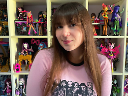 Marika e il suo mondo di 600 bambole: una passione nata a 11 anni diventata missione del cuore