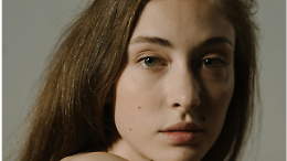 Endometriosi, fino a 3 milioni di donne colpite in Italia: a Venaria arriva la panchina gialla della consapevolezza