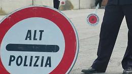 Non si ferma all&rsquo;alt della polizia e fugge contromano nel centro di Torino