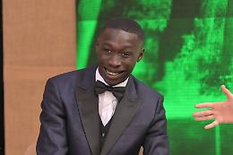 Khaby Lame compie 26 anni: da ragazzo delle case popolari di Chivasso a tiktoker milionario