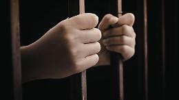 Finto ordine del giudice e uniforme: cos&igrave; il boss ventenne &egrave; uscito dal carcere senza sparare un colpo