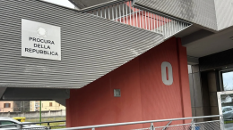 Samone, occupa l&rsquo;alloggio di un'anziana e minaccia madre e figlia