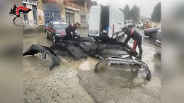Furgone pieno di paraurti e arnesi da scasso: blitz dei Carabinieri a Lein&igrave; (FOTO&VIDEO)