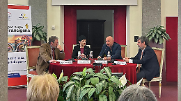 La Via Francigena diventa sentiero di cura e prevenzione. Medici e pazienti in cammino per ridurre le malattie renali