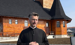 &laquo;Le nostre chiese si svuotano, loro ne costruiscono una&raquo;. A Settimo arriva il sindaco di Borșa per firmare il gemellaggio
