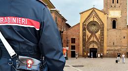 Spari davanti al Duomo: uomo ferito alle gambe in pieno centro a Chivasso