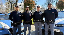 Seduto oltre la ringhiera del ponte, pronto a gettarsi: salvato dalla polizia a Torino
