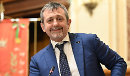 Delmastro nella bufera: &ldquo;Societ&agrave; con famiglia legata alla camorra&rdquo;. Scontro politico a pochi giorni dal voto