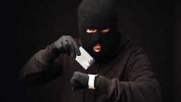 Valperga, tentato furto in abitazione: coppia sospetta in fuga su un&rsquo;auto grigia