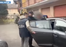 Torino, rapine con coltelli e spray: sgominata banda che terrorizzava il centro (VIDEO)