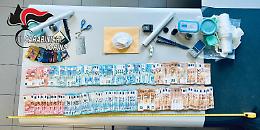 Il fiuto del cane smaschera lo spaccio: droga e migliaia di euro in casa, scattano tre arresti in Val di Susa