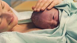 Partorire in casa nel 2026: la scelta controcorrente di una coppia di San Maurizio