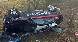 Piccone contro i carabinieri in autostrada: arrestati e portati in carcere dopo la fuga dalla comunit&agrave;