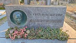 Rubate le note dell'Ave Maria di Schubert sulla tomba di Buscaglione, sfregio al Monumentale
