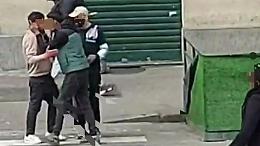 Rissa in corso Giulio Cesare: scontro in strada tra gruppi sotto gli occhi dei passanti (FOTO&VIDEO)