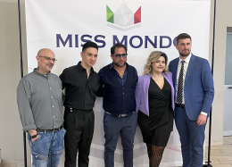 Miss Mondo sbarca in Canavese: a Ozegna la passerella diventa racconto di riscatto e sogni (FOTO&VIDEO)