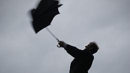 Foehn e aria artica, raffiche fino a 100 all&rsquo;ora: il Piemonte nella morsa del vento