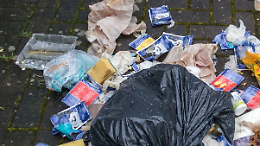 Rifiuti abbandonati? Scoperti i colpevoli dietro il cimitero di Leini