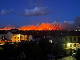 Inferno di fuoco nella riserva della Vauda: il rogo &egrave; visibile anche da Torino
