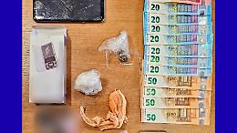 Lancia la droga dalla finestra alla vista della polizia: arrestato 48enne