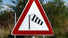 Vento forte in tutto il Piemonte: raffiche oltre i 100 km/h, blackout e strade chiuse
