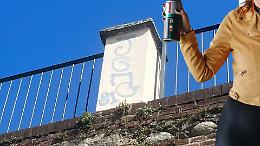 Nuovo sfregio in centro a Castellamonte: dopo la stazione imbrattato Palazzo Botton