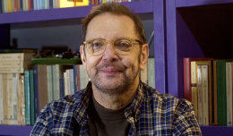 Dalla Melevisione all&rsquo;AI: Tonio Cartonio oggi spiega il futuro davanti a un caff&egrave; (VIDEO)