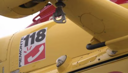 Dramma sfiorato nei cieli della Val Pellice: parapendista cade nel torrente
