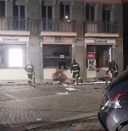 Assalto con l&rsquo;esplosivo al bancomat UniCredit: banda in azione a Volpiano
