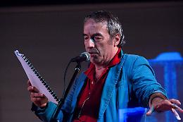 Addio a David Riondino, l&rsquo;artista indocile che ha unito poesia, musica e satira