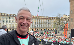 Torino invasa da 14mila runner: la Deejay Ten trasforma la citt&agrave; in una festa a cielo aperto