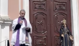 Santuario di Cuceglio chiuso ai pellegrini. Vescovo di Ivrea sotto accusa: "Aprono a tutti, tranne ai cattolici"