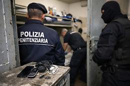 Cellulari in cella, la rete della droga passa dal carcere: blitz a Saluzzo