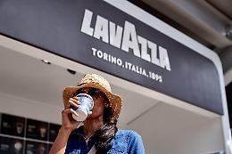 Lavazza cresce nonostante la crisi: utili in aumento ma l&rsquo;allarme &egrave; chiaro