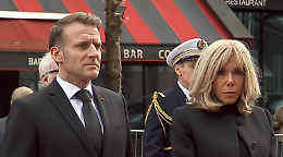 Trump prende in giro Macron (e sua moglie), ma la crisi vera &egrave; sul petrolio: chi sta davvero perdendo la faccia?