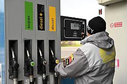 Diesel verso i 2,3 euro e oltre. E da met&agrave; aprile potrebbe non trovarsi pi&ugrave;