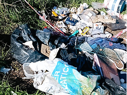 Rifiuti abbandonati nei campi del Canavese: una discarica abusiva a nemmeno un chilometro da una autorizzata...
