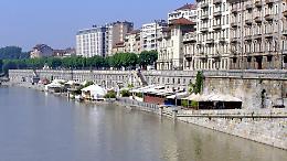 Si lascia cadere nel Po ai Murazzi: muore un 88enne a Torino 