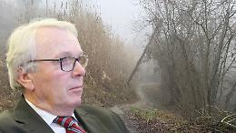 Il paese messo in ginocchio dalle frane e dai ritardi negli interventi: il sindaco convoca i cittadini. Assemblea il 10 aprile