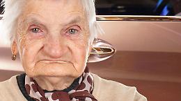 Finta strisciata all&rsquo;auto per truffare un&rsquo;anziana: la nonnina non ci casca e il raggiro fallisce