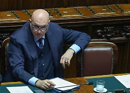 Crosetto esplode alla Camera: &ldquo;Non siamo in guerra&rdquo;. Ma &egrave; bufera totale
