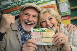 Jackpot mostruoso al SuperEnalotto: 146,9 milioni fanno sognare l&rsquo;Italia
