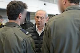 Beirut bombardata in pieno giorno: oltre 250 morti, la guerra arriva nel centro della citt&agrave;