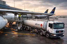 Europa verso lo stop? Il carburante per aerei scarseggia e l&rsquo;estate dei viaggi &egrave; a rischio