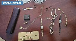 Si finge poliziotto e truffa un 94enne: arrestato a Torino