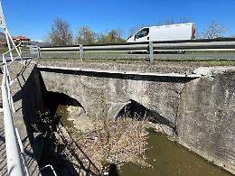 Rio ostruito, sopralluogo sulla Provinciale tra Caselette e Val della Torre